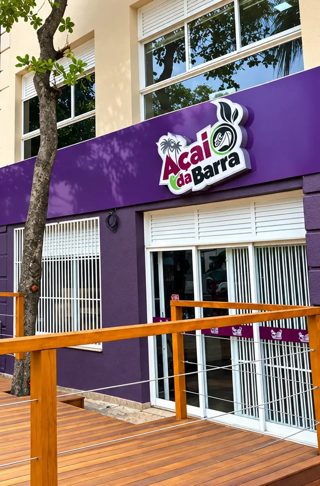 Fachada em ACM do Açaí da Barra executada pela Nova Comunicação Visual