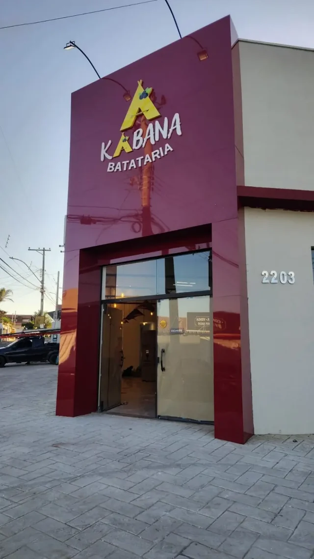 Fachada em ACM da Kabana Batataria