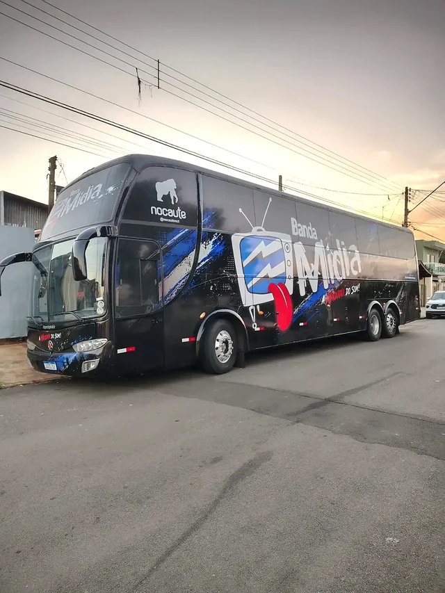 Ônibus envelopado da Banda Mídia pela Nova Comunicação Visual
