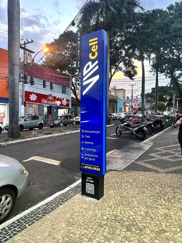 Totem vertical da Vip Cel